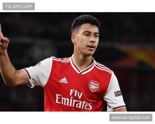 阿森纳经典圆领短袖足球服设计彰显球队风采与球迷热情